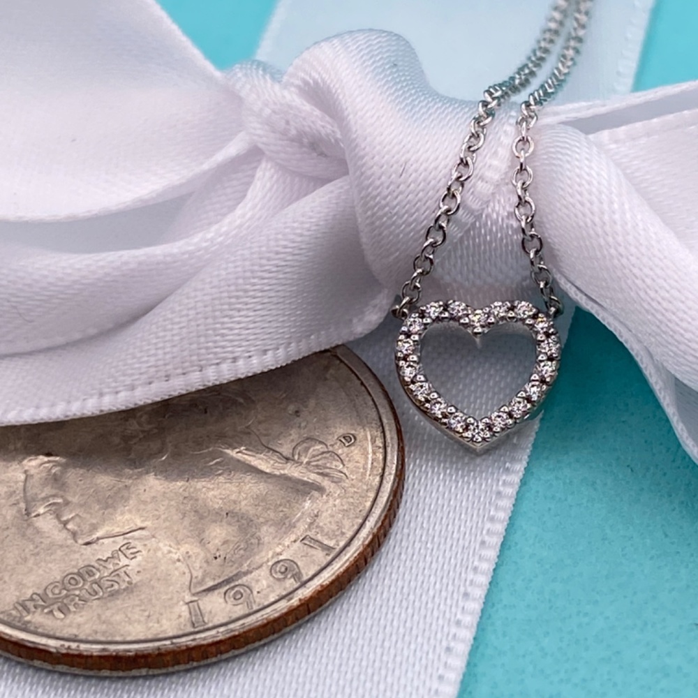 SOLD🔥Tiffany & Co. Necklace Metro Heart Diamond necklace 750 white Gold w/box - Picture 5 of 10